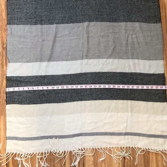 Blanket Scarf or Wrap Black White Grey w/ Fringe - Picture 6 of 8